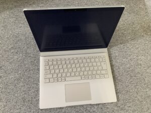 再起動を繰り返す Surface Book 3