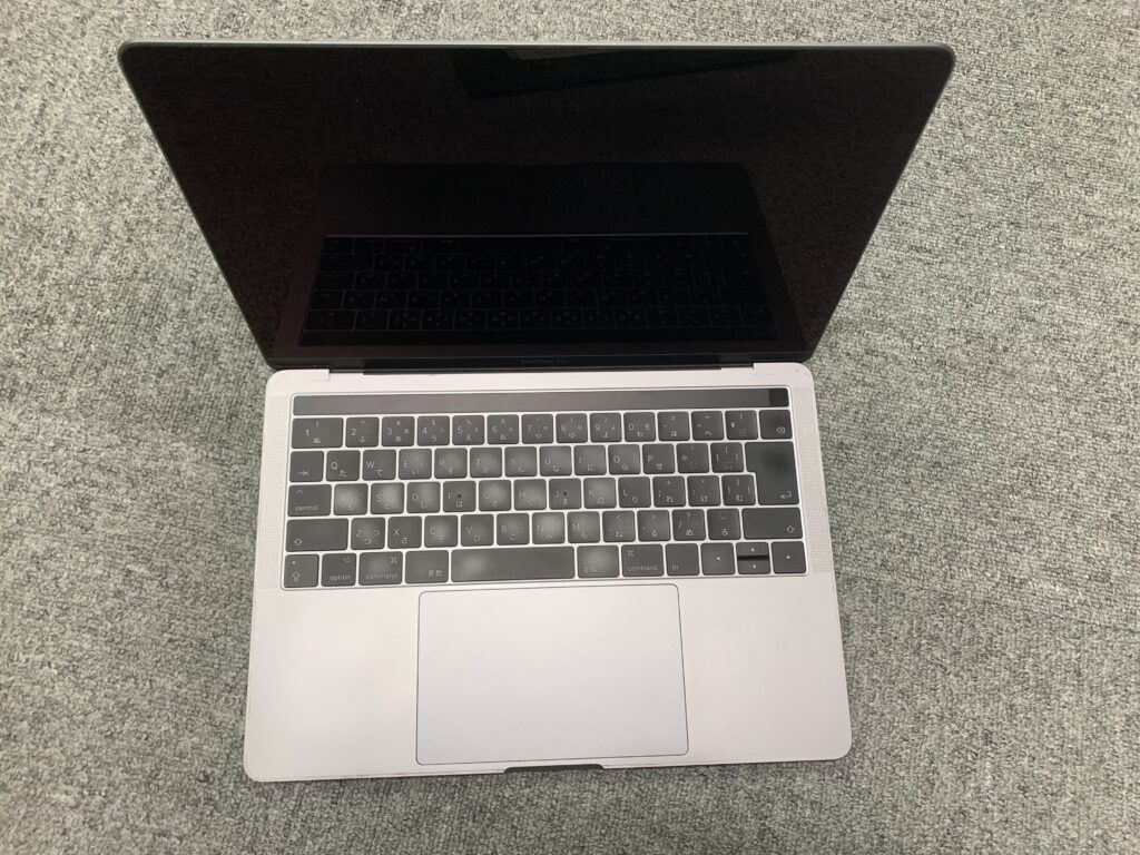 MacBook Pro 13 2017　水没して錆びている 電源つかない