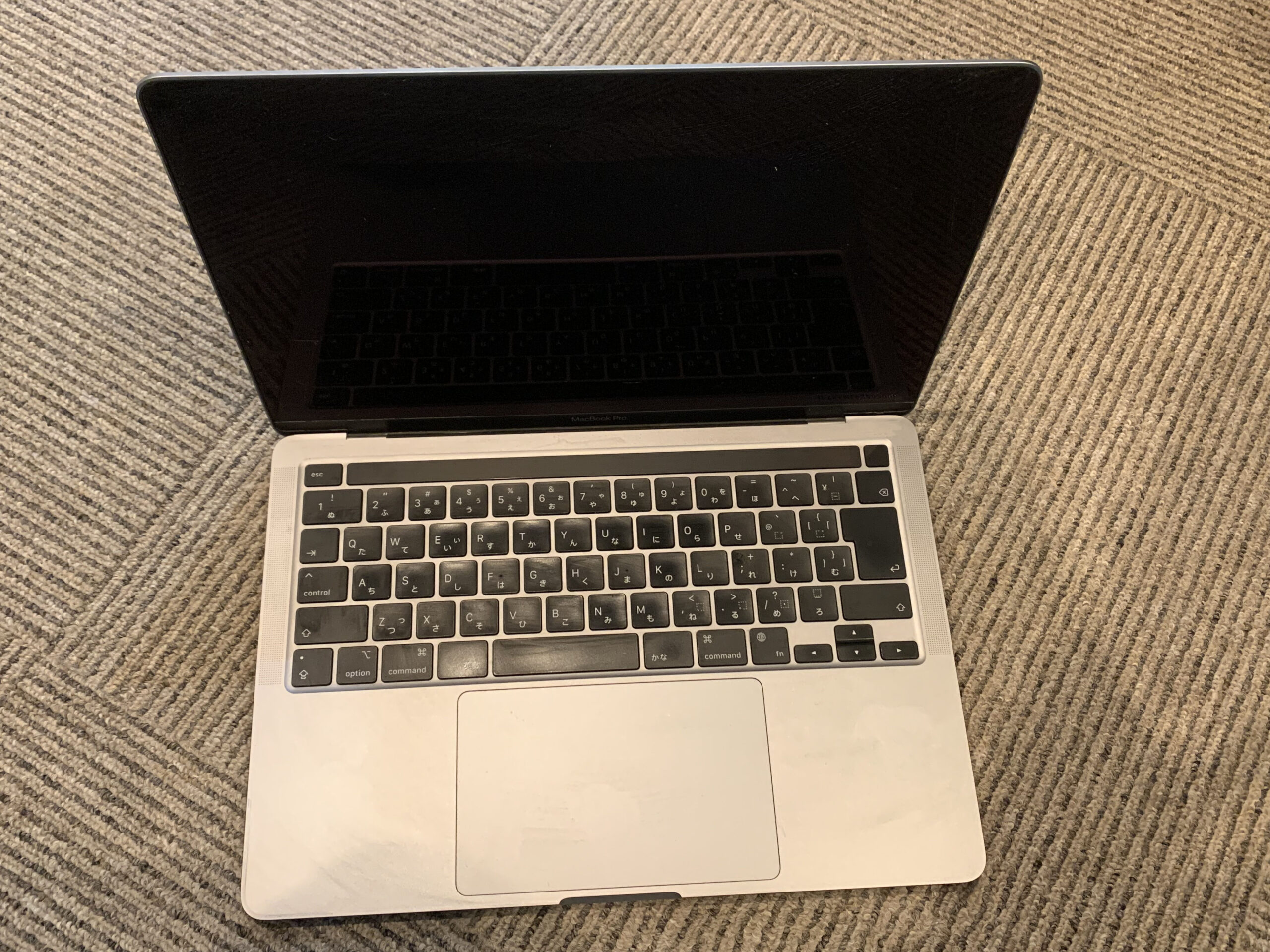 MacBook Pro 13 水没 電源つかない 画面真っ暗 充電されない