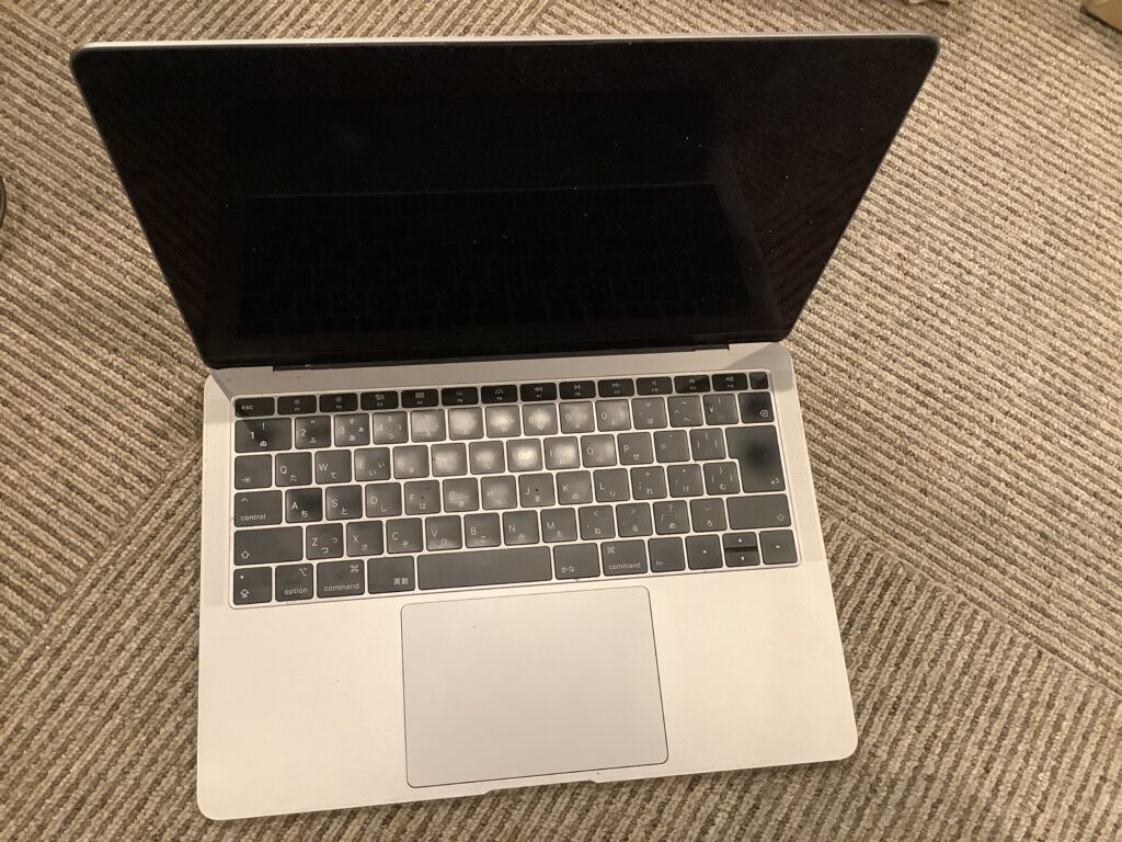 MacBook Air 13 2018 液晶表示不良 画面真っ暗 故障パソコン 買取 処分 データ消去