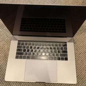 MacBook Pro 15 2017 水没　電源入らない　ジャンクパソコン 買取 売却