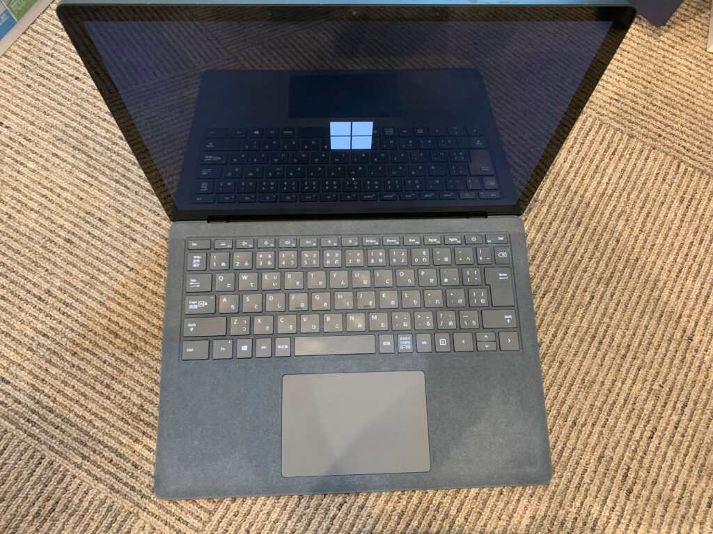 SurfaceLaptop　3　正常に起動しない　ロゴの表示を繰り返す　Microsoft　故障パソコン
