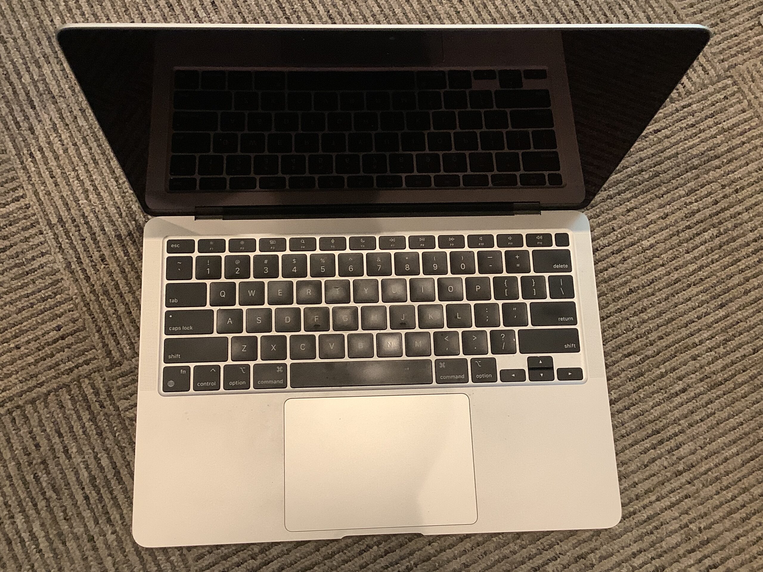 MacBook Air シルバー 液晶不良　ジャンク MacBook Air 13 画面表示不良 液晶故障 ジャンクパソコン | Mac 買取