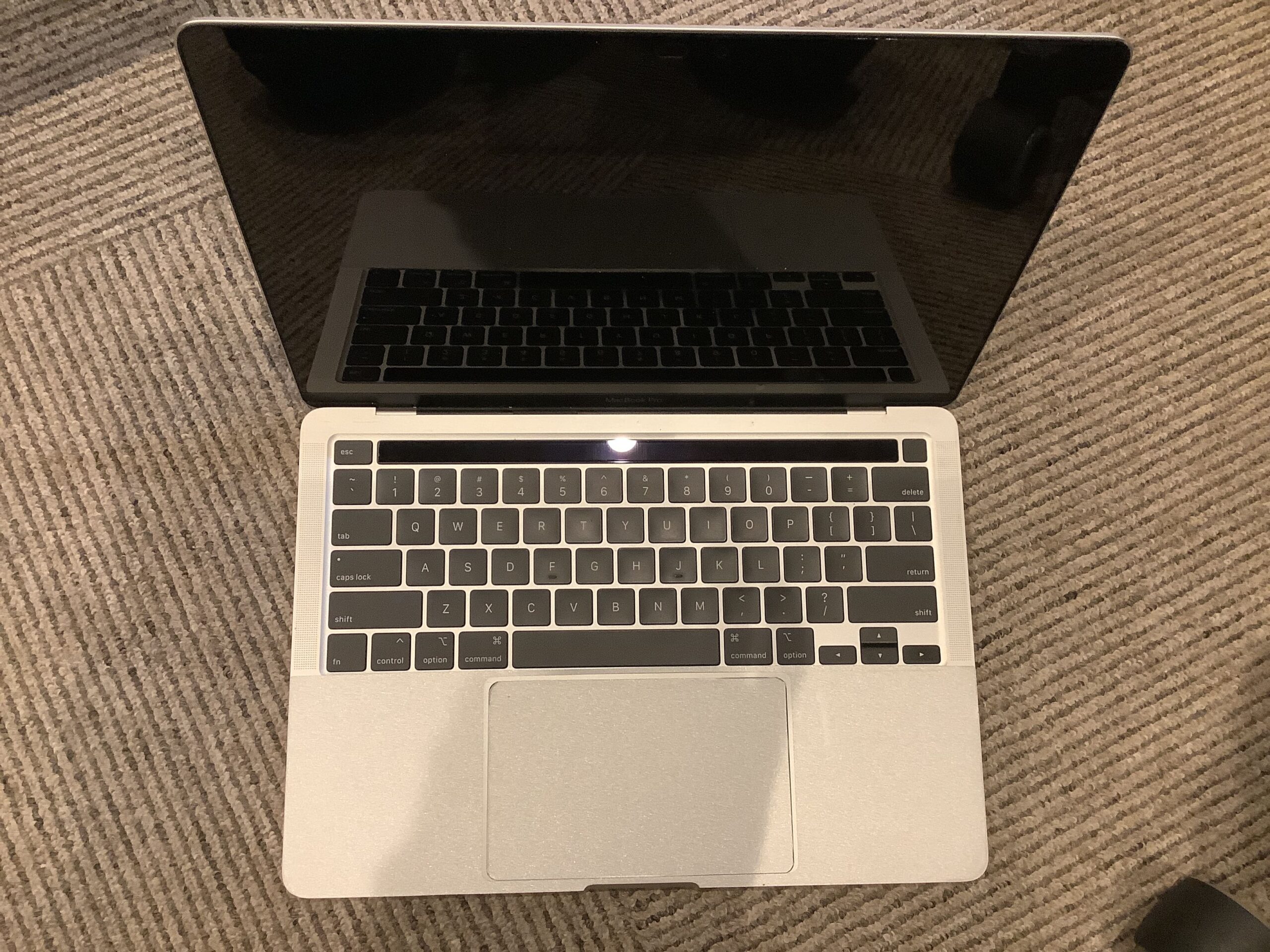 MacBook Pro 13 2020 アクティベーションロック未解除 故障 パソコン